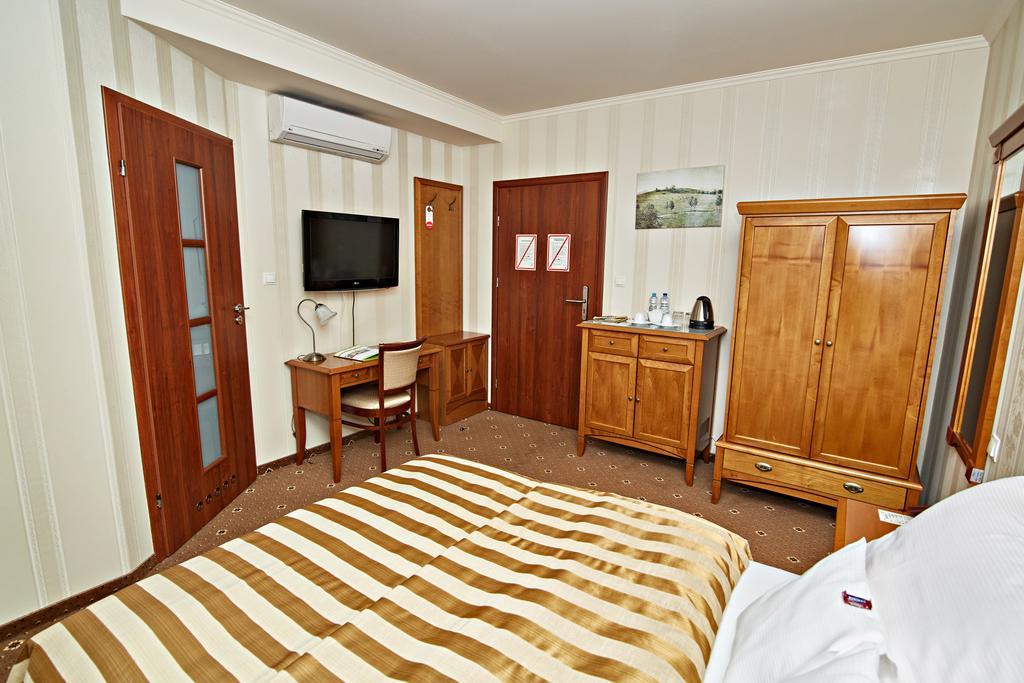 Hotel Ted Radomsko Zimmer foto