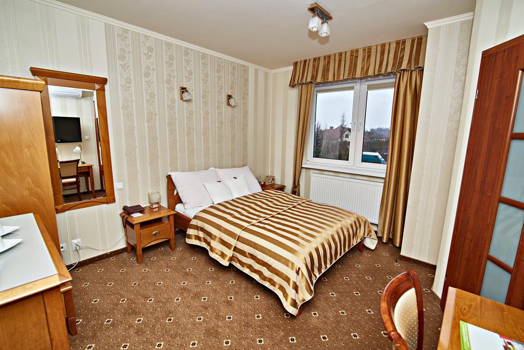 Hotel Ted Radomsko Zimmer foto