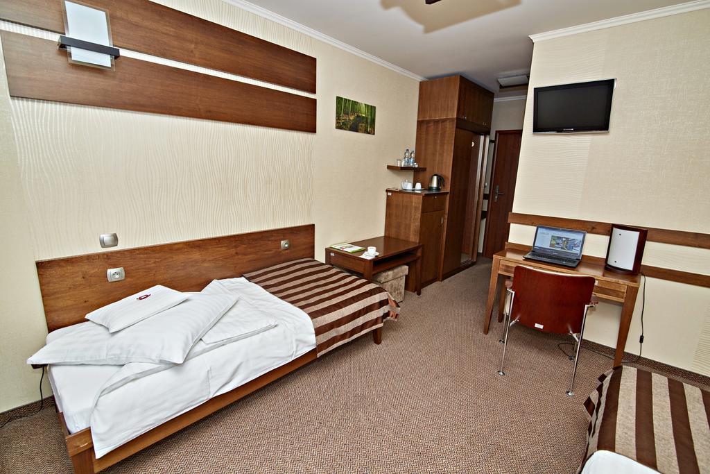 Hotel Ted Radomsko Zimmer foto